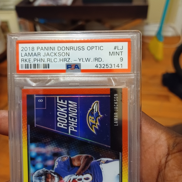 2018 Lamar Jackson Rookie Phenoms HRZ Yellow Red PSA 9 - Picture 2 of 3